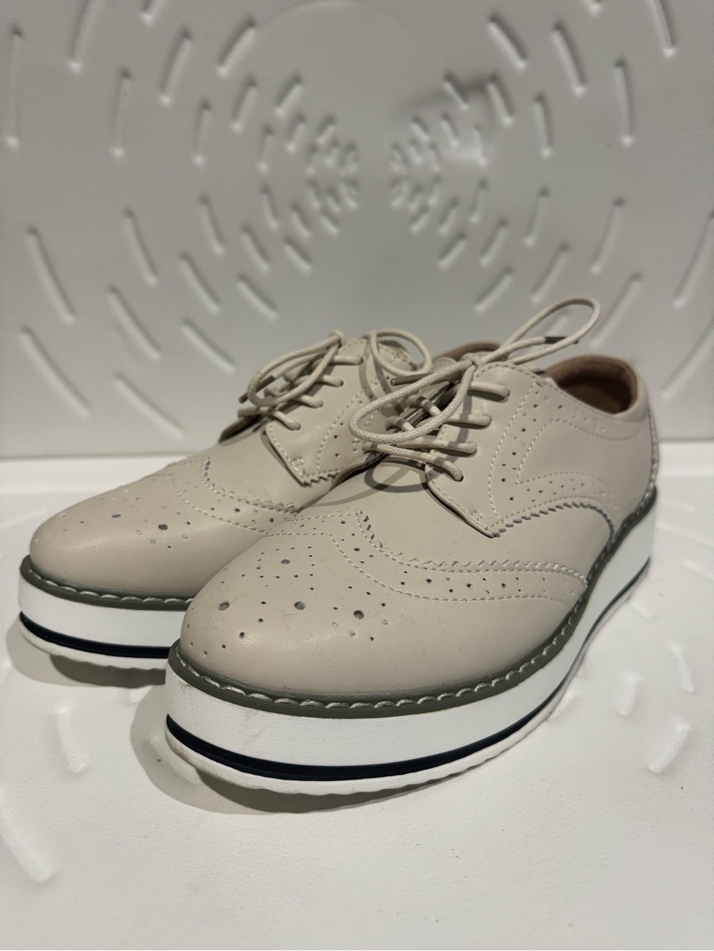 Women's Cream Wingtip Platform Loafer
